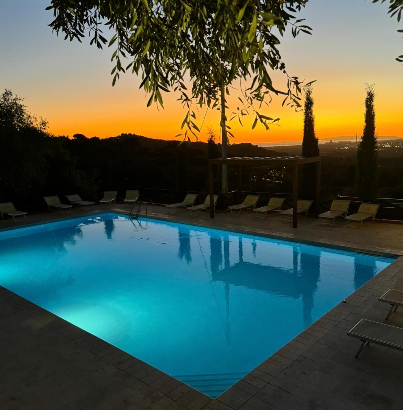 Madonna Del Poggio Cav Lejlighedshotel Scarlino Eksteriør billede