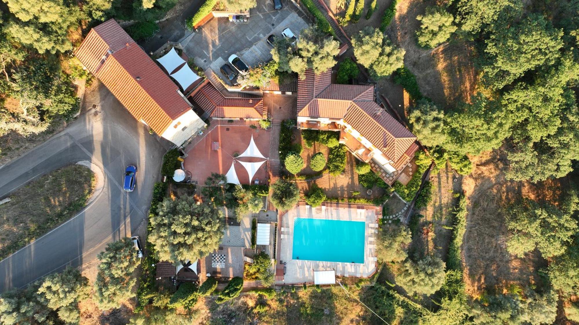 Madonna Del Poggio Cav Lejlighedshotel Scarlino Eksteriør billede