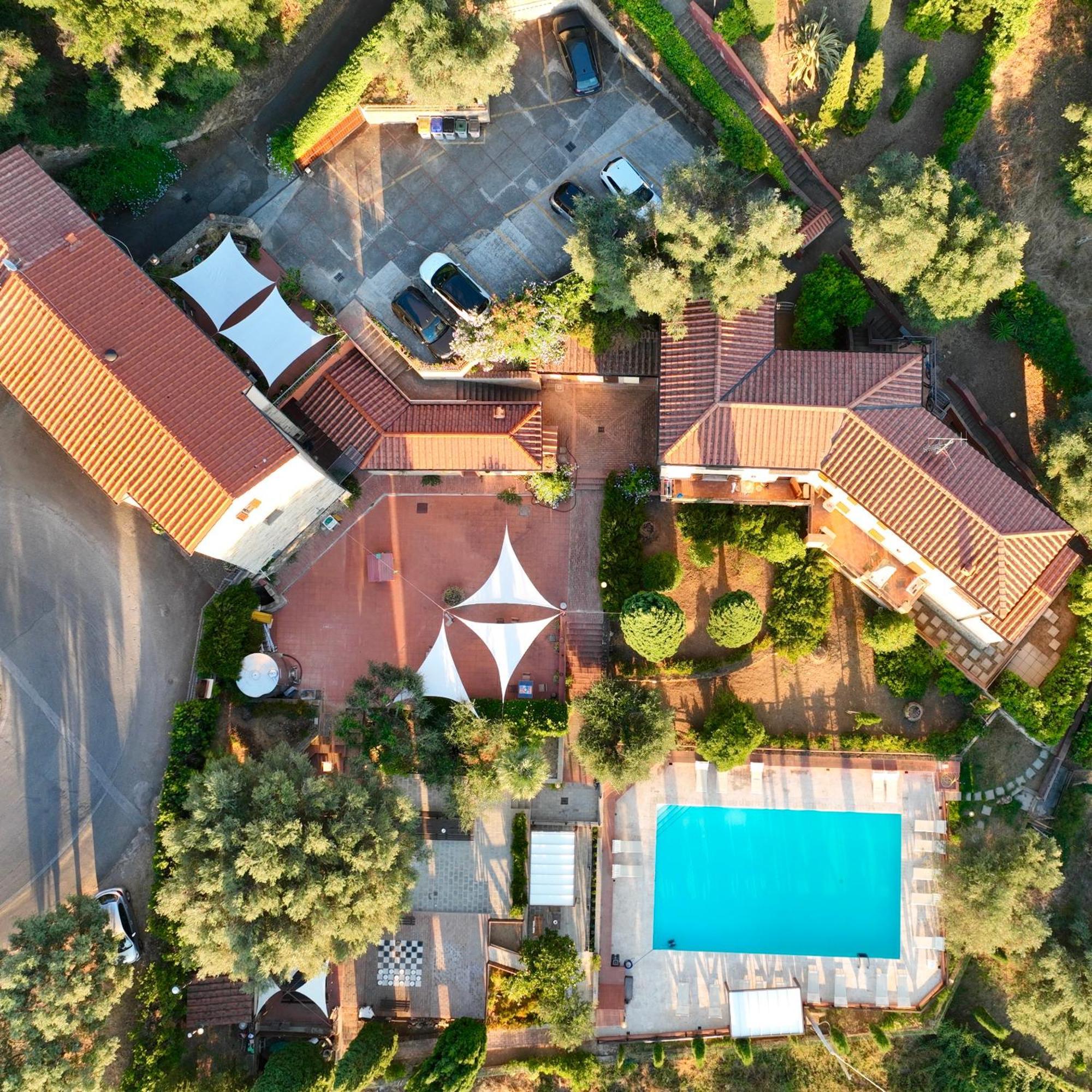 Madonna Del Poggio Cav Lejlighedshotel Scarlino Eksteriør billede