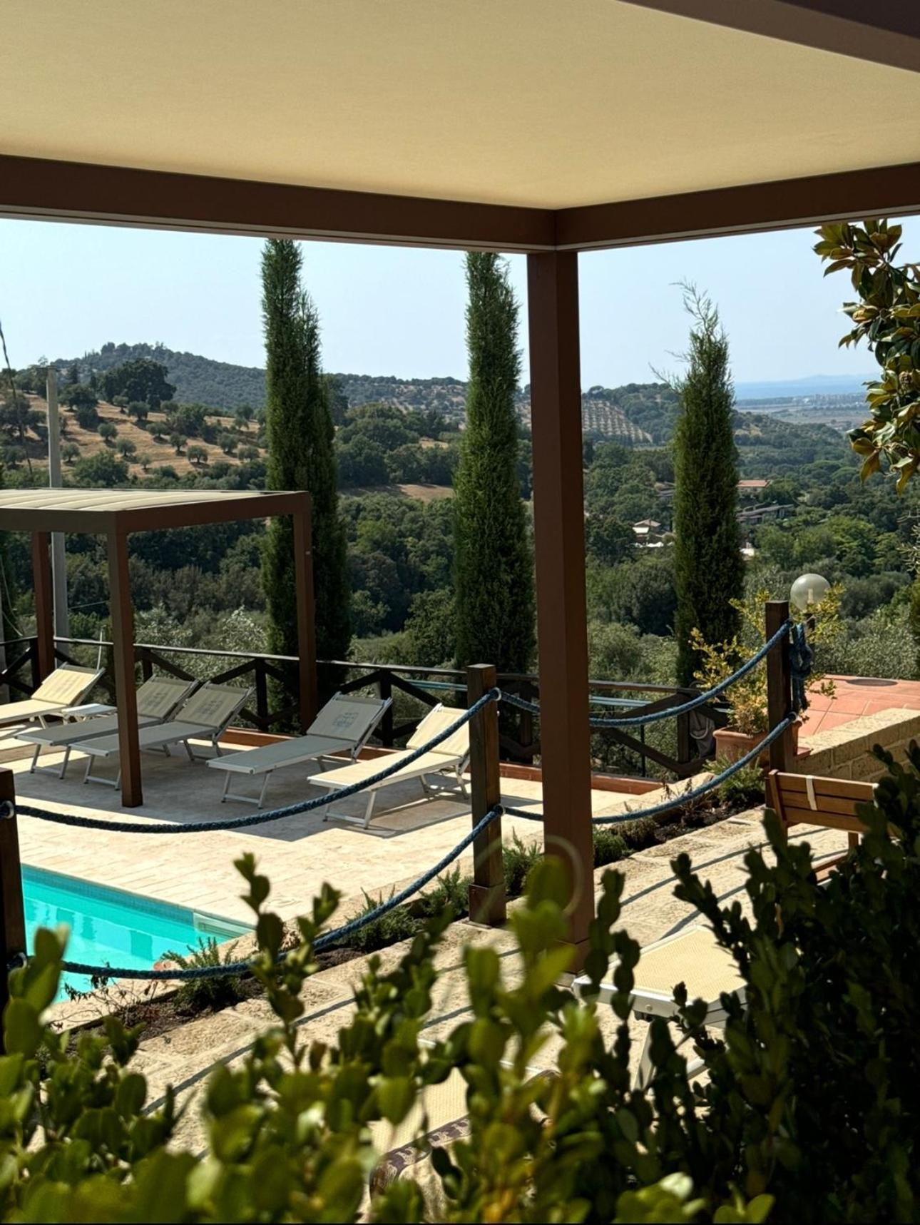 Madonna Del Poggio Cav Lejlighedshotel Scarlino Eksteriør billede
