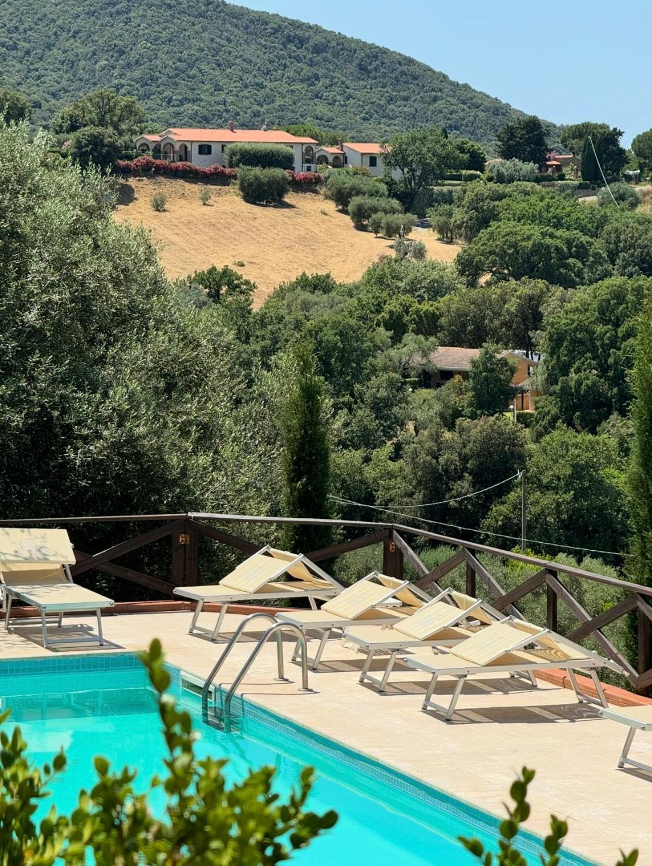 Madonna Del Poggio Cav Lejlighedshotel Scarlino Eksteriør billede