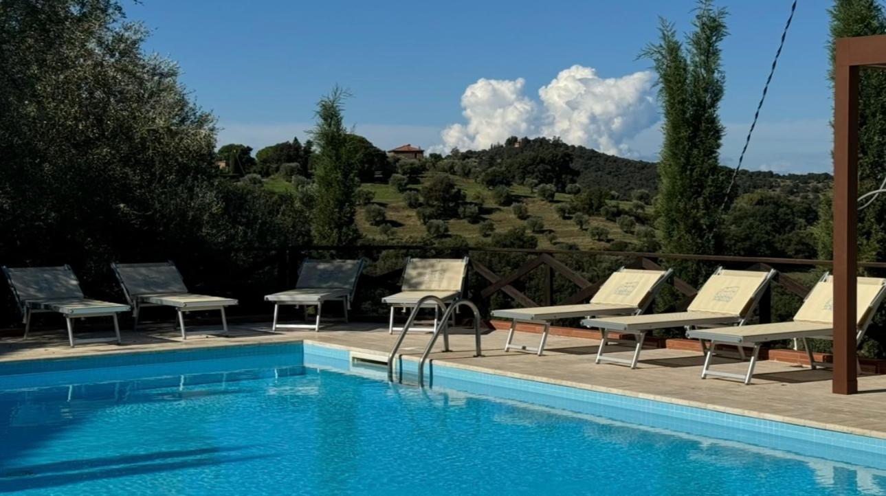 Madonna Del Poggio Cav Lejlighedshotel Scarlino Eksteriør billede